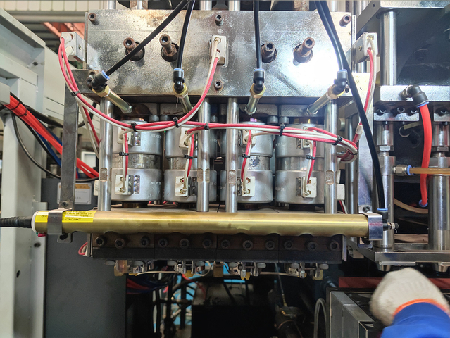 MEPER Double Station Extrusion Blow Molding Making Machine for Lubricating Oil Bottles MP70D 