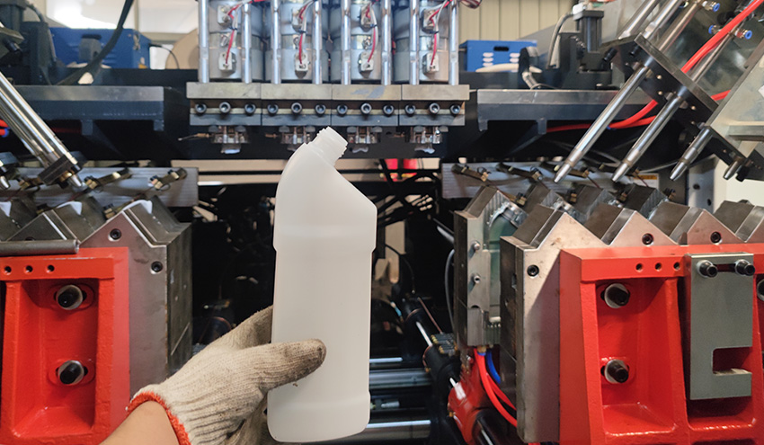 4 heads blow molding machine